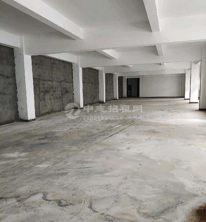 1500平的廠房一年租多少錢