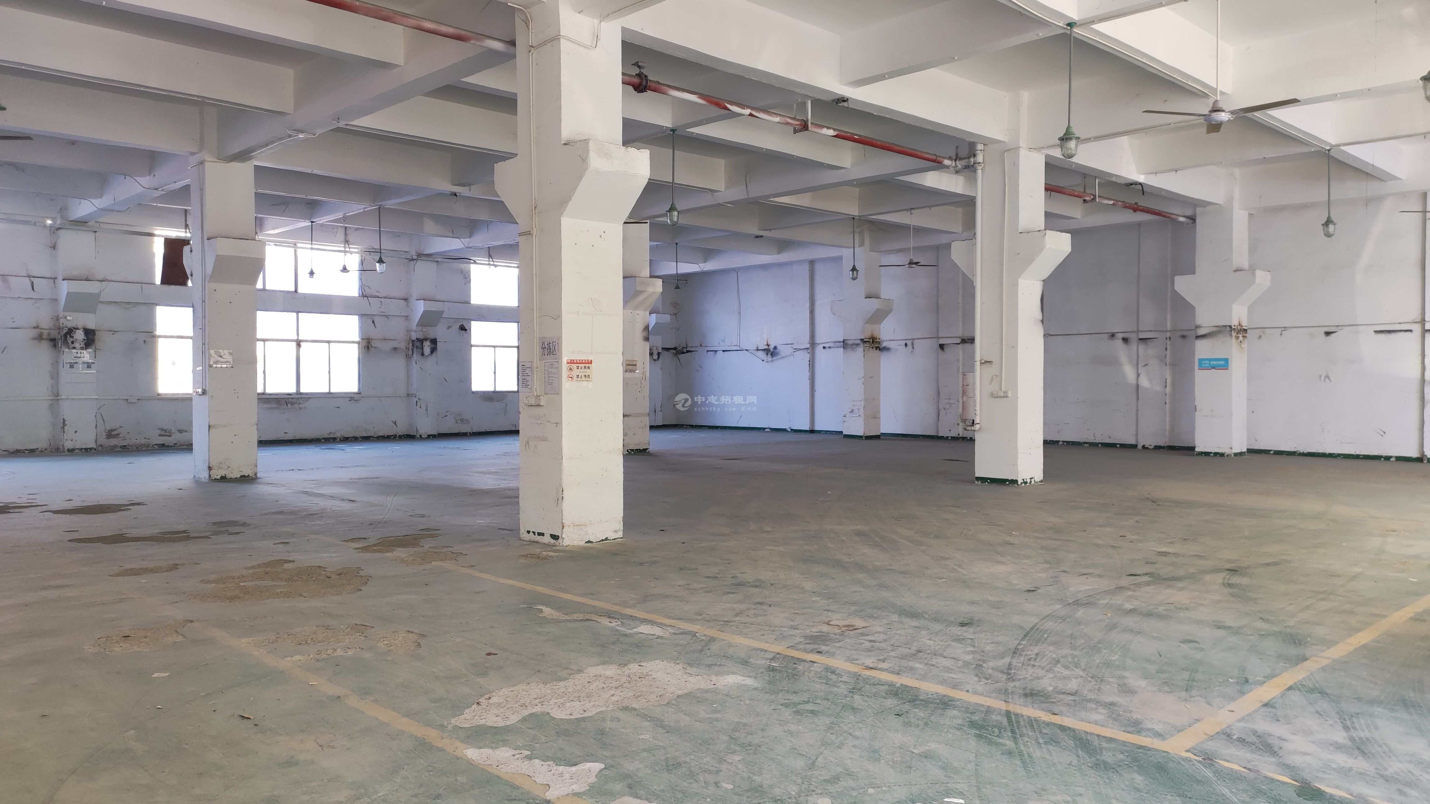 公明樓村860平方實際面積一樓廠房招租